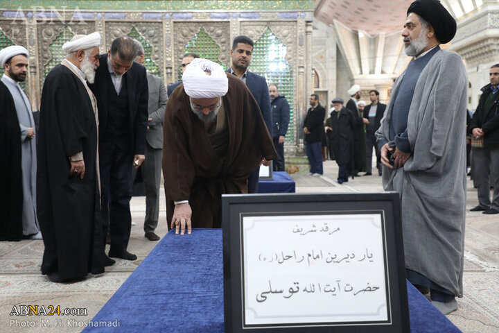 Photos: Secretary-General, staff of AhlulBayt World Assembly pay tribute to Imam Khomeini on anniv. of Islamic Revolution