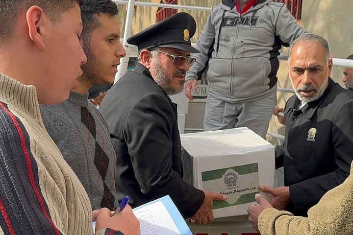 Photos: Distribution of donation packages from Astan Quds Razavi among Syrian refugees in Lebanon