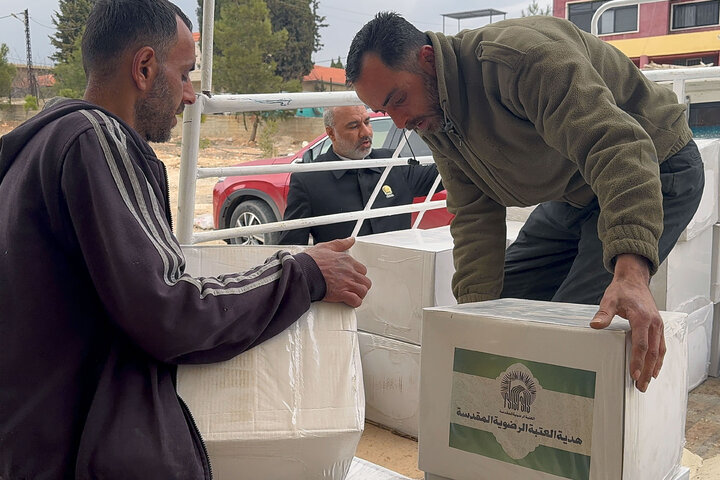 Photos: Distribution of donation packages from Astan Quds Razavi among Syrian refugees in Lebanon