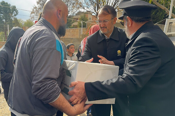 Photos: Distribution of donation packages from Astan Quds Razavi among Syrian refugees in Lebanon