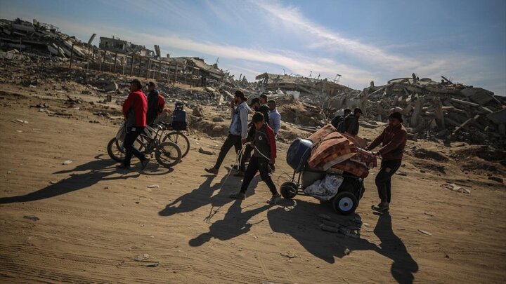 تقرير مصور/ آلاف الفلسطينيين يعودون من الجنوب إلى شمال قطاع غزة