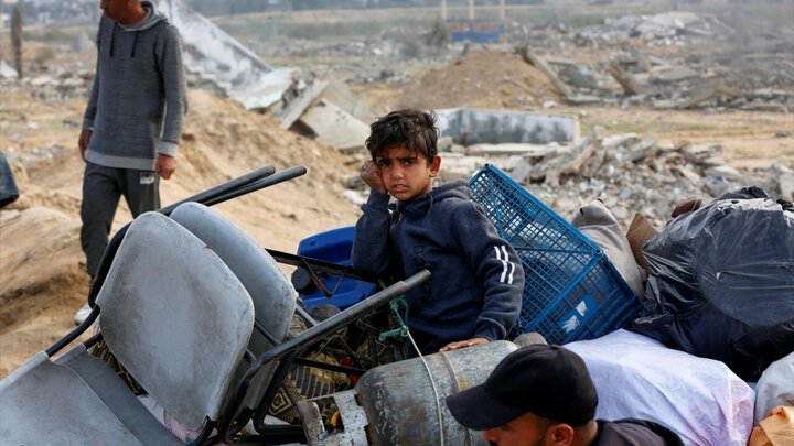 تقرير مصور/ آلاف الفلسطينيين يعودون من الجنوب إلى شمال قطاع غزة