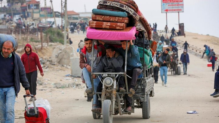 تقرير مصور/ آلاف الفلسطينيين يعودون من الجنوب إلى شمال قطاع غزة