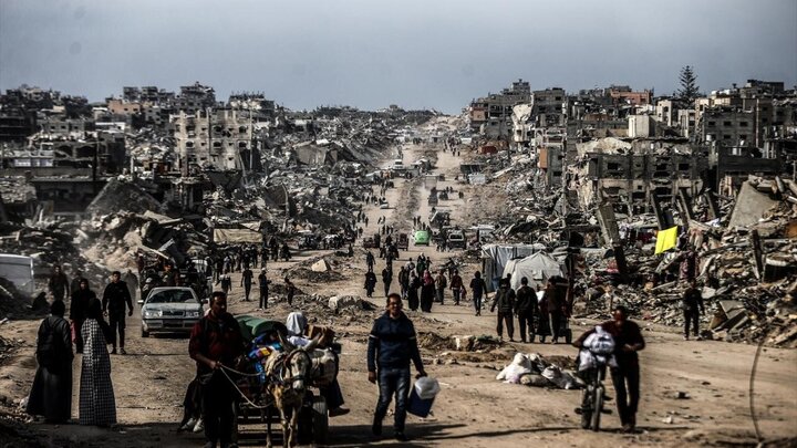 تقرير مصور/ آلاف الفلسطينيين يعودون من الجنوب إلى شمال قطاع غزة