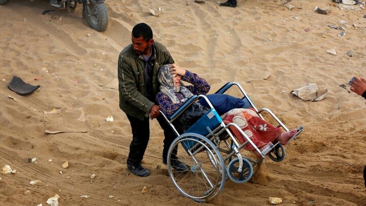 تقرير مصور/ آلاف الفلسطينيين يعودون من الجنوب إلى شمال قطاع غزة