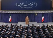الإمام الخامنئي: عدم التفاوض مع حكومة مثل أمريكا لأنه غير عقلاني وليس مشرّفًا