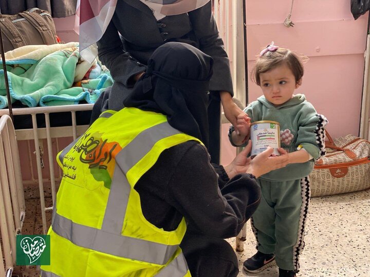 توزيع كميات جديدة من حليب الأطفال في غزة بدعم من الشعب الإيراني