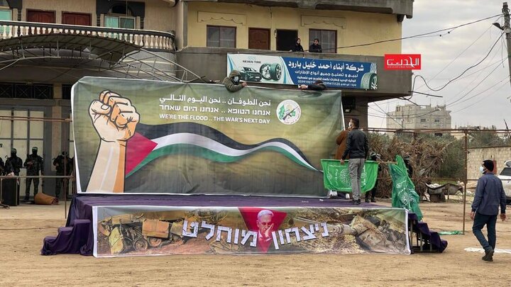 مشاهد من استعدادات وحضور كثيف لكتائب القسام تمهيداً لبدء تسليم أسرى الاحتلال
