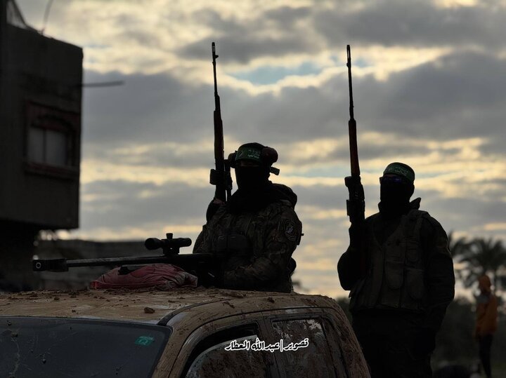 استعدادات وحضور كثيف لكتائب القسام تمهيداً لبدء تسليم أسرى الاحتلال