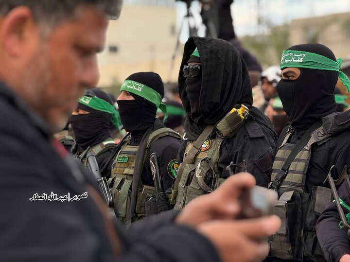 استعدادات وحضور كثيف لكتائب القسام تمهيداً لبدء تسليم أسرى الاحتلال