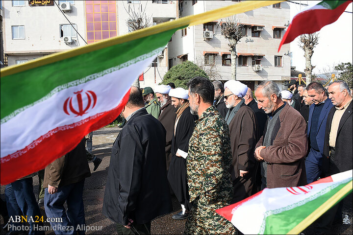 حضور آیت الله رمضانی در راهپیمایی 22 بهمن - سنگر