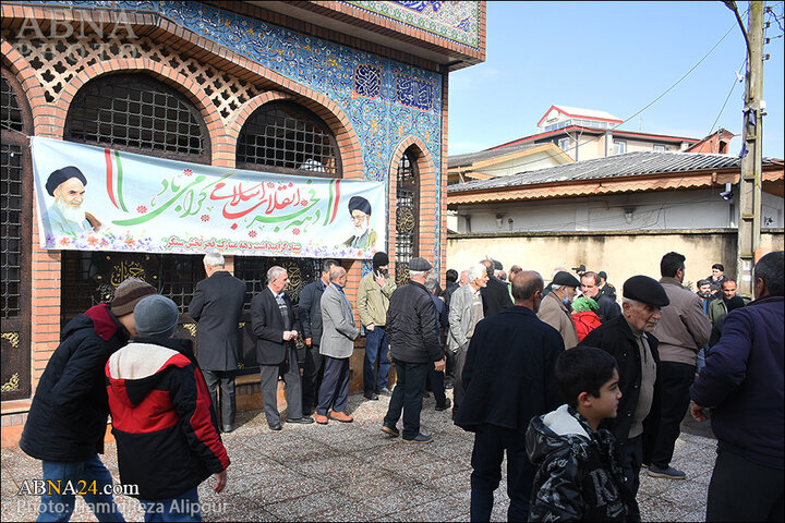 حضور آیت الله رمضانی در راهپیمایی 22 بهمن - سنگر