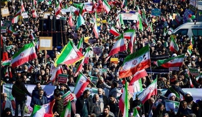 إيران تشهد مسيرات جماهيرية غفيرة بمناسبة انتصار الثورة الاسلامية بقيادة الإمام الخميني(ره)
