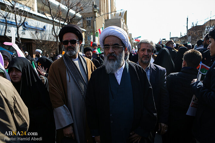 Photos (1): 22 Bahman rally held in Qom