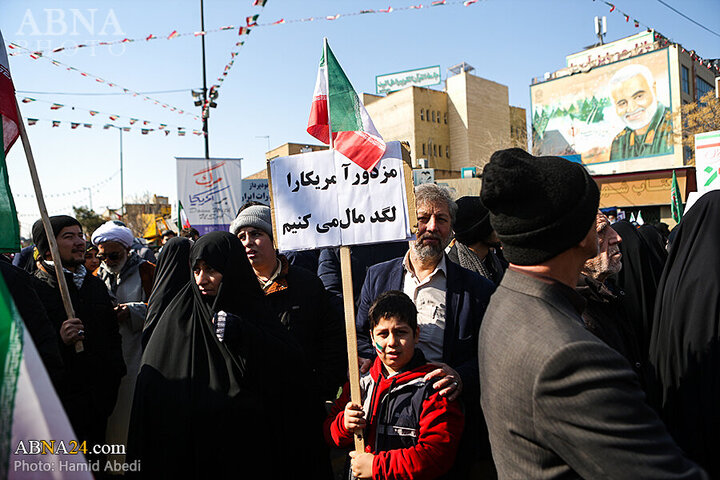 Photos (1): 22 Bahman rally held in Qom