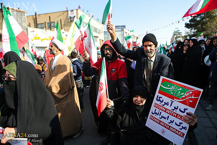 Photos (1): 22 Bahman rally held in Qom