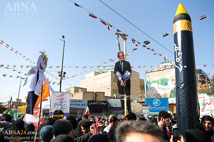 Photos (1): 22 Bahman rally held in Qom