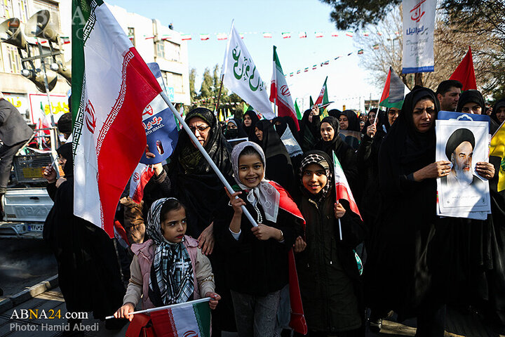 Photos (1): 22 Bahman rally held in Qom