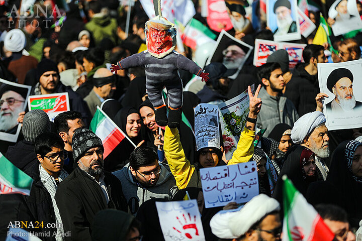 Photos (1): 22 Bahman rally held in Qom