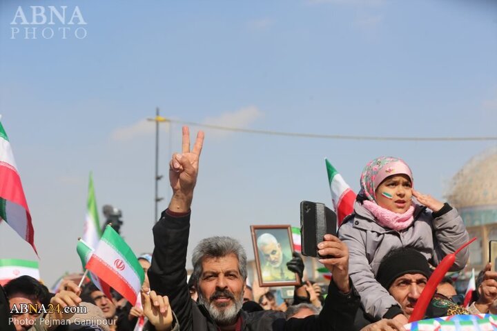 Photos: 22 Bahman rally held in Isfahan