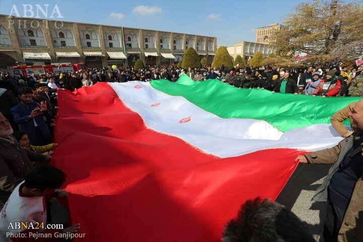 Photos: 22 Bahman rally held in Isfahan