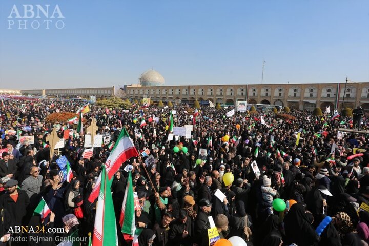 Photos: 22 Bahman rally held in Isfahan