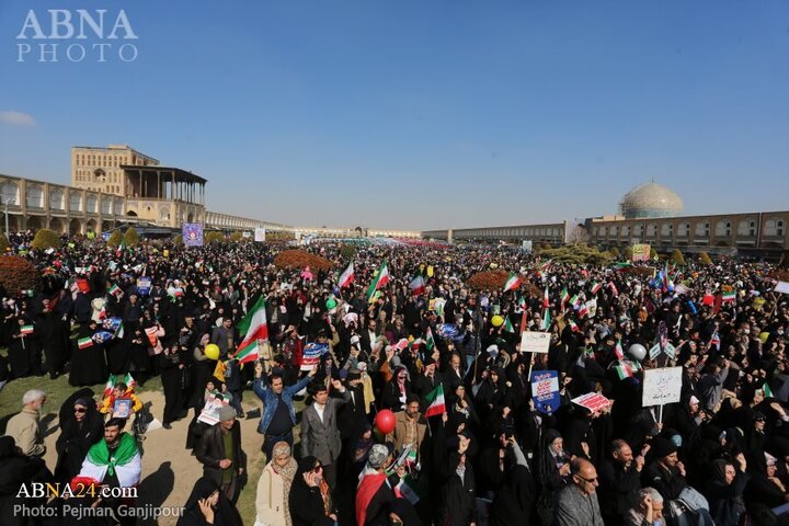 Photos: 22 Bahman rally held in Isfahan