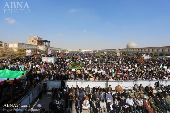 Photos: 22 Bahman rally held in Isfahan