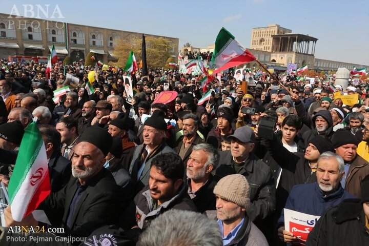 Photos: 22 Bahman rally held in Isfahan