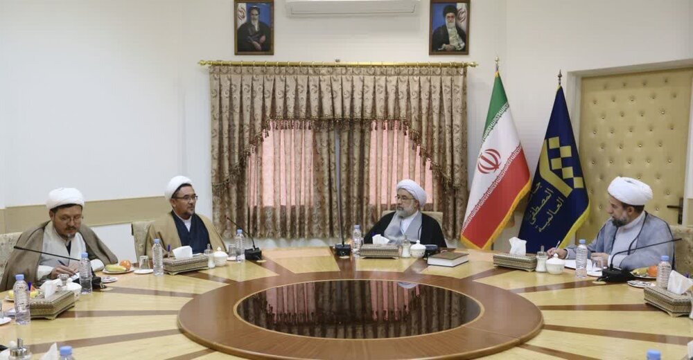 دیدار مسئولان همایش «فیض محمد کاتب» با رئیس جامعه المصطفی