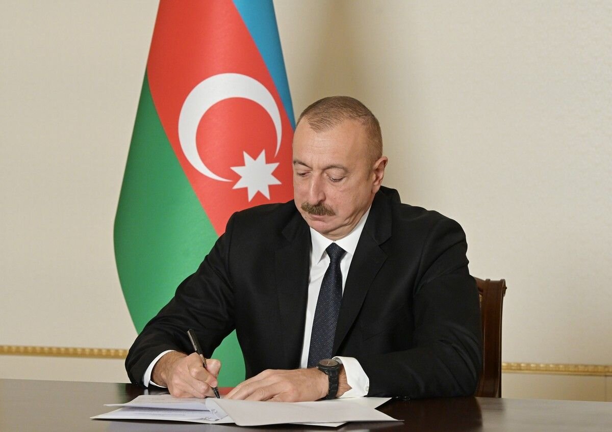 Azerbaijani President Aliyev pens letter to Leader, Pezeshkian on anniversary of Islamic Revolution