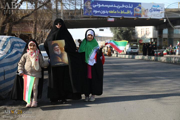 تقرير مصور/ مشاركة واسعة لأهالي مدينة قم بذكرى انتصار الثورة الاسلامية
