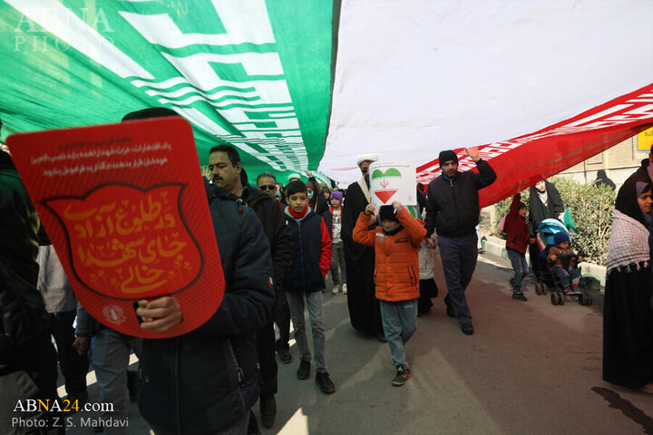 تقرير مصور/ مشاركة واسعة لأهالي مدينة قم بذكرى انتصار الثورة الاسلامية
