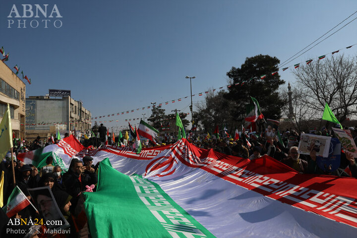 تقرير مصور/ مشاركة واسعة لأهالي مدينة قم بذكرى انتصار الثورة الاسلامية