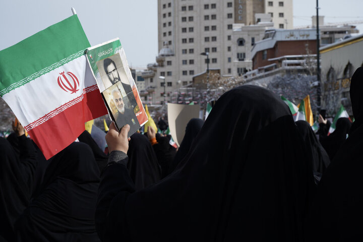 تقرير مصور/ حضور واسع لأهالي مدينة مشهد بذكرى انتصار الثورة الاسلامية الإيرانية