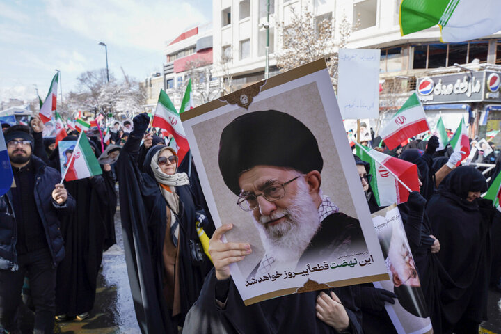 تقرير مصور/ حضور واسع لأهالي مدينة مشهد بذكرى انتصار الثورة الاسلامية الإيرانية
