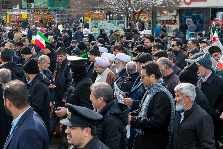 تقرير مصور/ حضور واسع لأهالي مدينة مشهد بذكرى انتصار الثورة الاسلامية الإيرانية