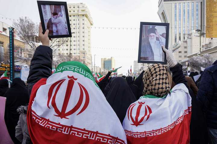 تقرير مصور/ حضور واسع لأهالي مدينة مشهد بذكرى انتصار الثورة الاسلامية الإيرانية
