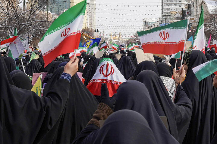 تقرير مصور/ حضور واسع لأهالي مدينة مشهد بذكرى انتصار الثورة الاسلامية الإيرانية
