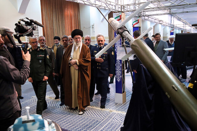 Imam Khamenei visits defense industry exhibition