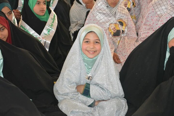 Shia Girls in Kashmir join birth celebration of Imam Zaman