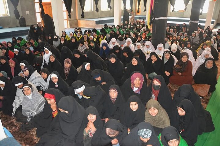 Shia Girls in Kashmir join birth celebration of Imam Zaman