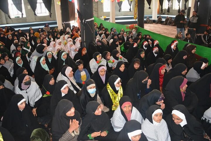 Shia Girls in Kashmir join birth celebration of Imam Zaman