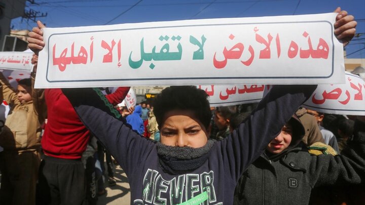 تظاهرات فلسطینی‌ها علیه طرح ترامپ برای کنترل غزه