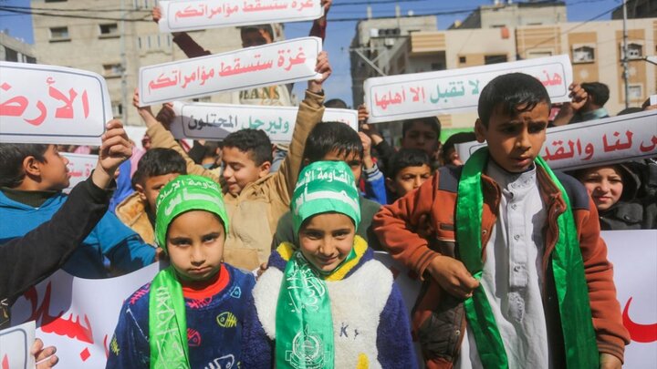 تظاهرات فلسطینی‌ها علیه طرح ترامپ برای کنترل غزه