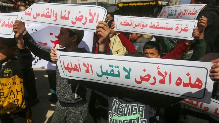 تظاهرات فلسطینی‌ها علیه طرح ترامپ برای کنترل غزه