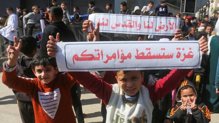 تظاهرات فلسطینی‌ها علیه طرح ترامپ برای کنترل غزه