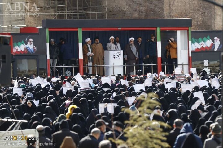 Photos: Public gathering in Tabriz in support of statements of Imam Khamenei