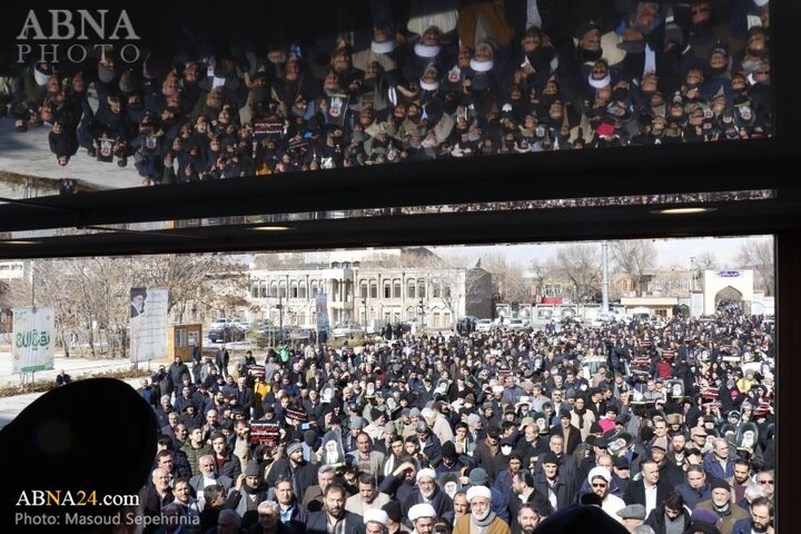 Photos: Public gathering in Tabriz in support of statements of Imam Khamenei