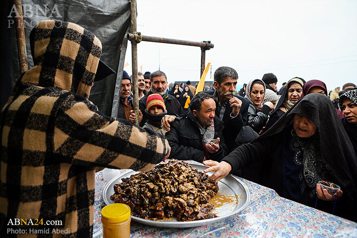 Photos: Mawkibs serve pilgrims in walking route toward Jamkaran Mosque on Mid-Shaban